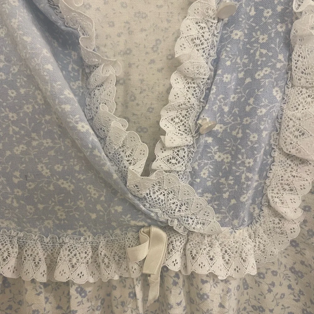 Vintage Blue Cottagecore GrandmaCore Floral Ruffle Nightgown‎